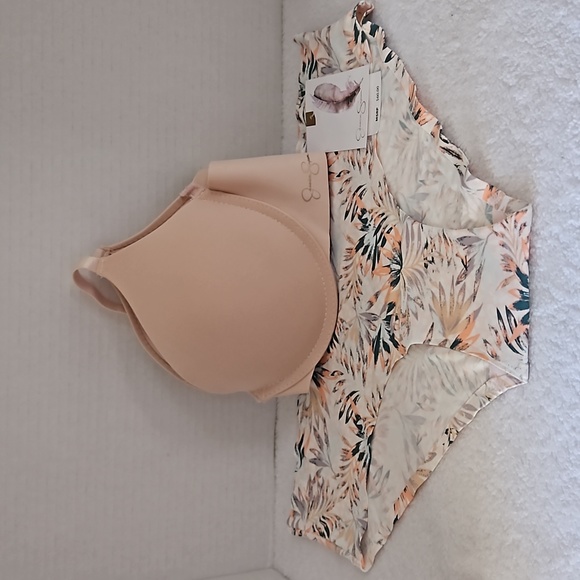 Jessica Simpson | NWOT Women's Bra/Pantie Set Soft T-Shirt Push-Up Underwire 34C - Picture 1 of 9